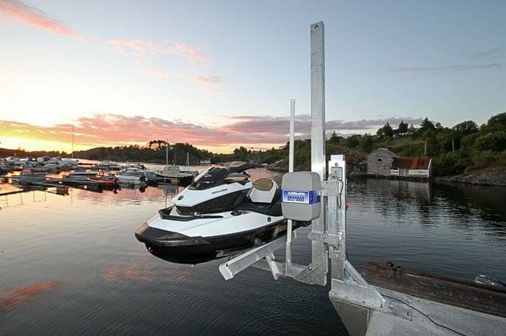 pwc-1500-jetski-lift black and white jetski on PWC 1500 Personal Watercraft Lift