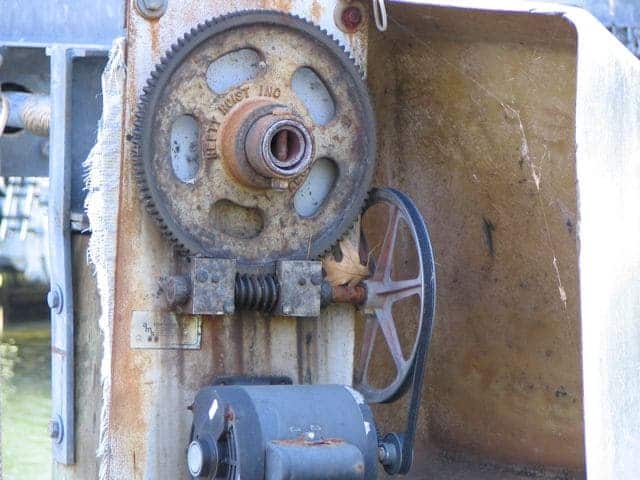 Stuck gear wheel on flat plate drive needs Boat Lift Maintenance