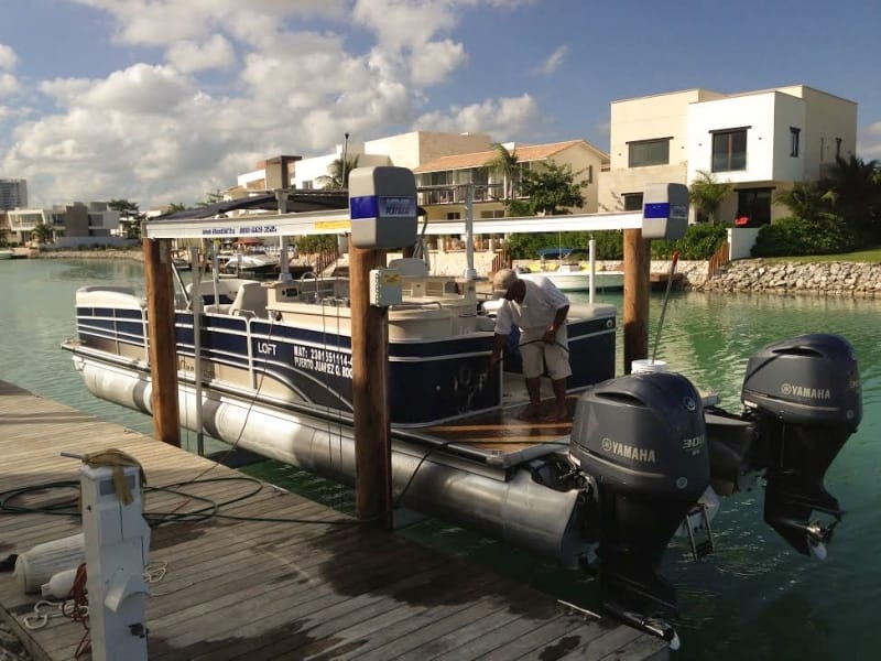 v lift platinum boat on water