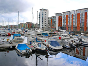 pontoon vs triple pontoon boats image