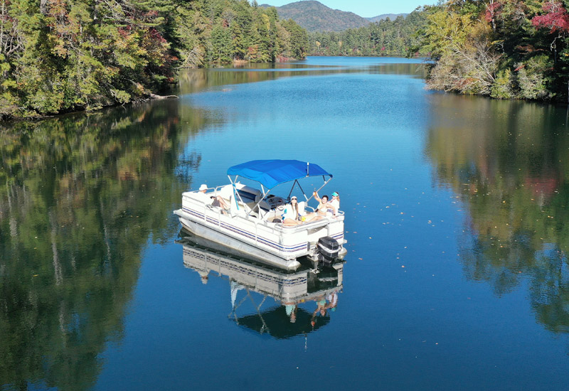 Tritoon Boats,Tritoon vs Pontoon Boats,benefits of tritoon vs pontoon,what are the advantages of a tritoon over a pontoon,difference between pontoon and tritoon