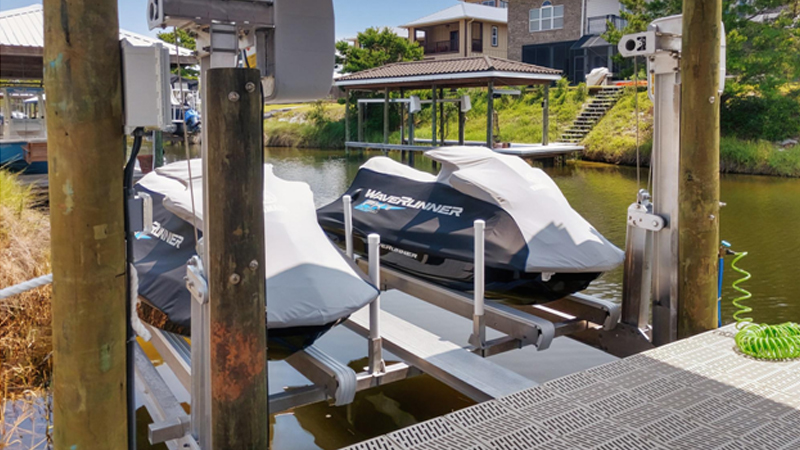 Bunk guides for boat lift